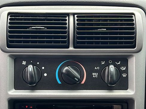 Used 2004 Ford Mustang Coupe image 23