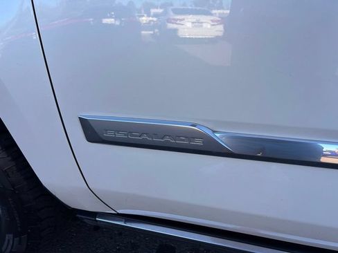 Used 2015 Cadillac Escalade ESV Premium RWD image 12