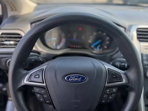 Used 2017 Ford Fusion SE FWD image 12