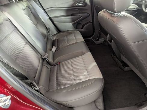 Used 2025 Chevrolet Trax LT w/ LT Convenience Package FWD image 27