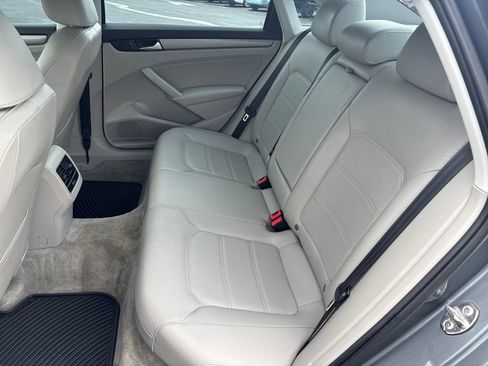 Used 2015 Volkswagen Passat TDI SE FWD image 23