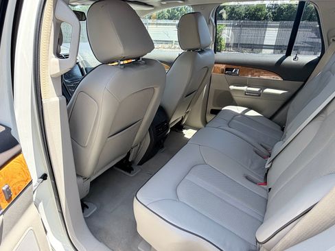 Used 2013 Lincoln MKX FWD image 17