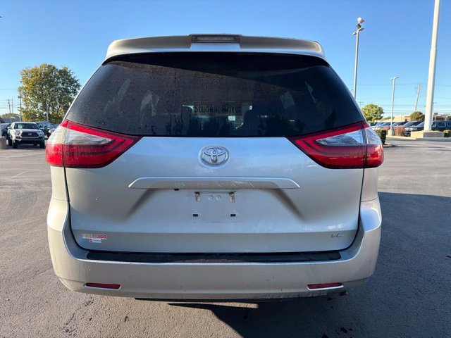 Used 2020 Toyota Sienna LE w/ LE Preferred Package FWD image 6