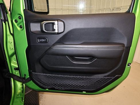 Used 2019 Jeep Wrangler Unlimited Sahara w/ Uconnect 4C Nav & Sound Group image 17