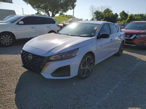 Certified 2024 Nissan Altima 2.5 SR w/ SR Premium Package AWD/4WD image 2