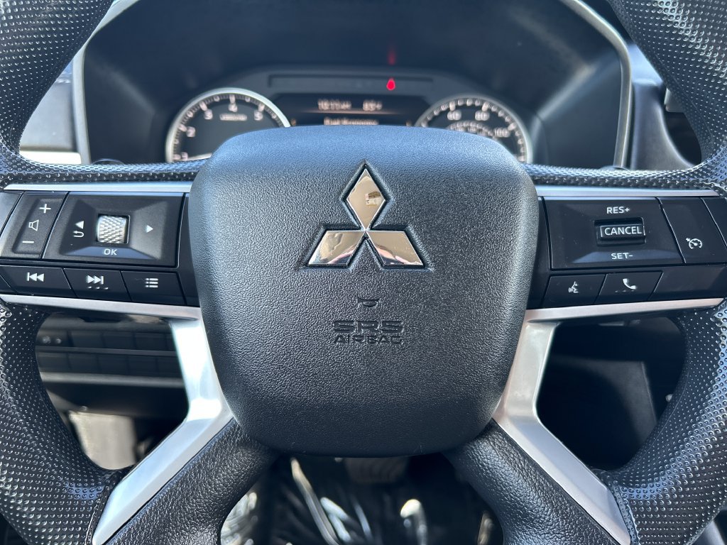 Used 2025 Mitsubishi Outlander ES AWD/4WD image 10