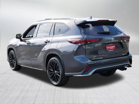 Certified 2025 Toyota Highlander XSE AWD/4WD image 4