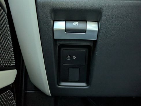 Used 2024 Land Rover Defender 90 X-Dynamic SE image 27