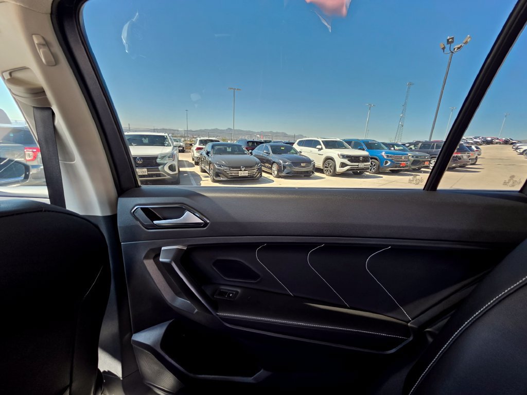 Used 2024 Volkswagen Tiguan SE FWD image 17