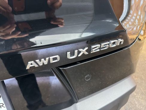 Used 2024 Lexus UX 250h AWD w/ Premium Package image 24