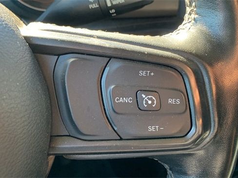 Certified 2022 Jeep Gladiator Willys image 26