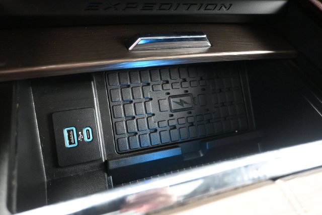Used 2023 Ford Expedition Limited AWD/4WD image 31