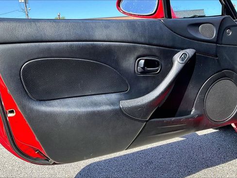 Used 2001 MAZDA MX-5 Miata RWD image 14