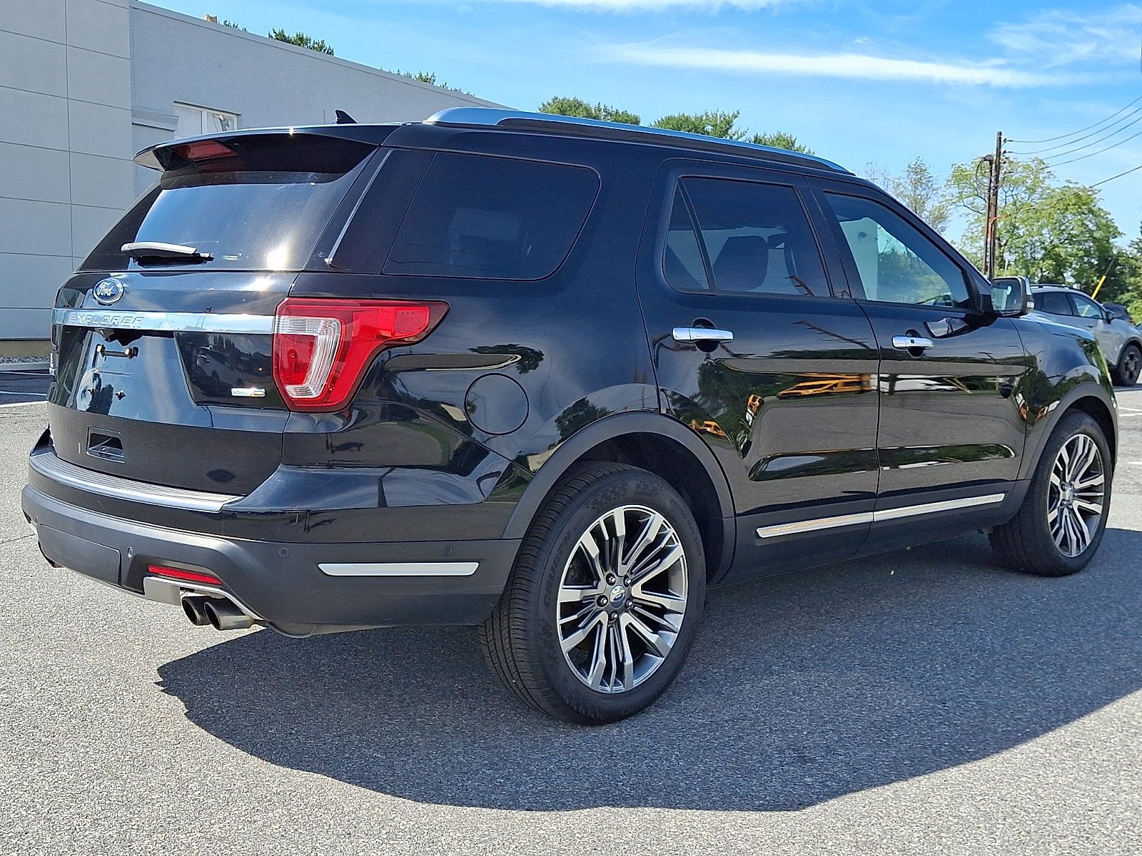 Used 2018 Ford Explorer Platinum AWD/4WD image 6