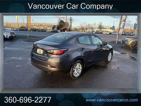 Used 2018 Toyota Yaris iA image 6