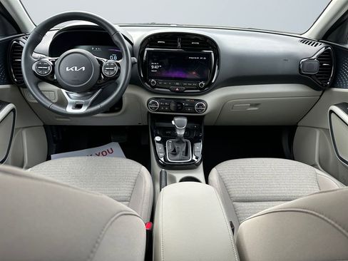 Used 2025 Kia Soul LX w/ LX Technology Package image 10
