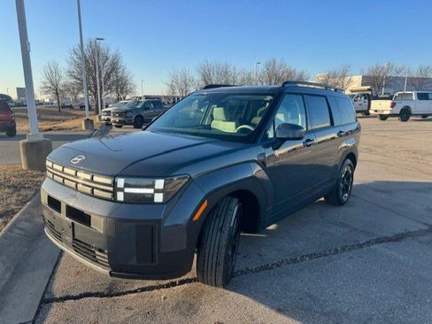 Used 2025 Hyundai Santa Fe SEL image 3