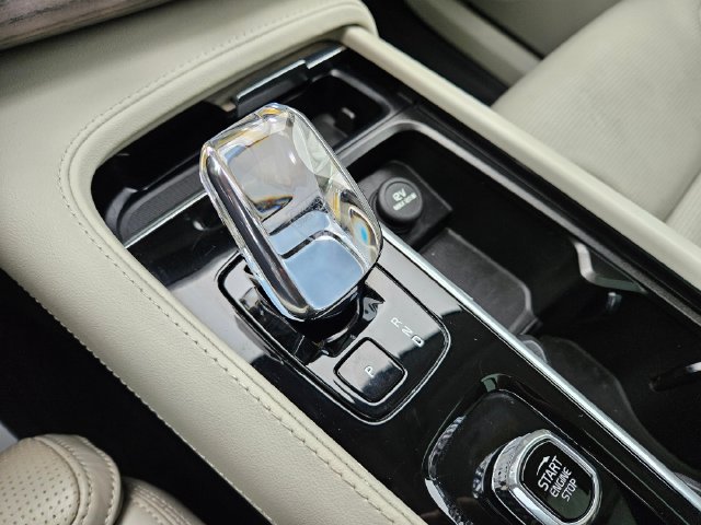 Used 2023 Volvo XC90 B6 Ultimate w/ Protection Package Premier AWD/4WD image 29