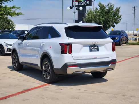 New 2026 Kia Sorento S FWD image 4