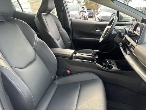 Used 2025 Toyota Prius image 13