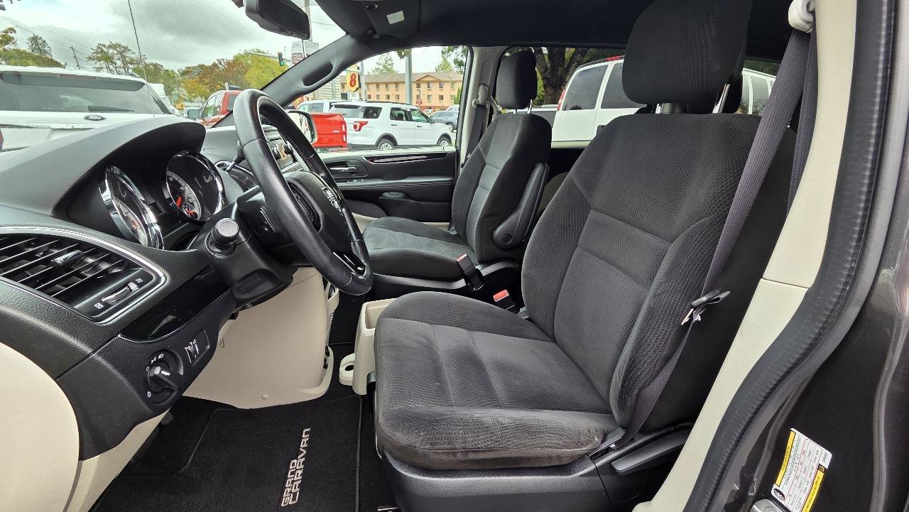 Used 2016 Dodge Grand Caravan SE FWD image 13