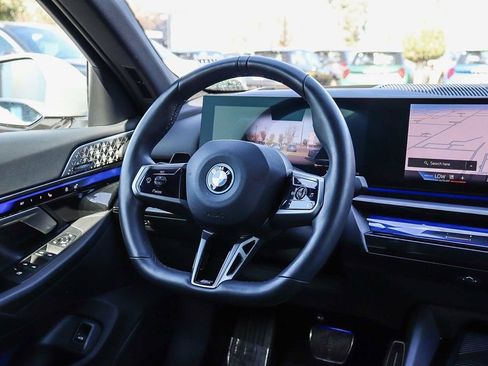 Used 2025 BMW i5 eDrive40i w/ M Sport Package image 15