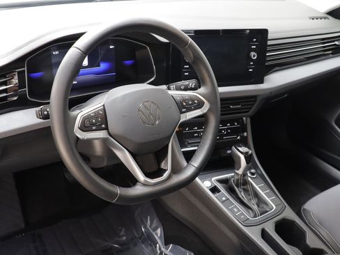 Used 2025 Volkswagen Jetta SE w/ Black Wheel Package image 7