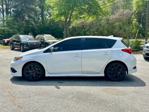 Used 2017 Toyota Corolla iM image 4