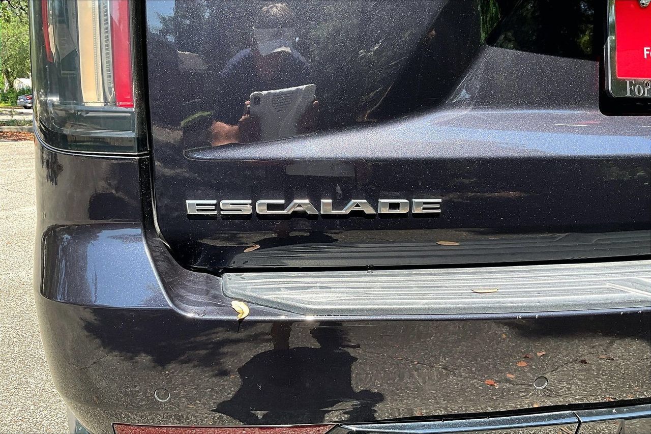 Used 2022 Cadillac Escalade Luxury RWD image 27