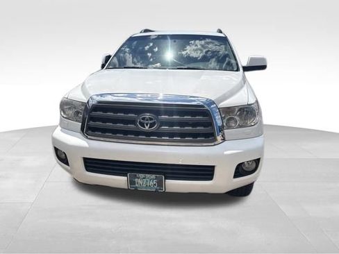 Used 2017 Toyota Sequoia SR5 w/ Premium Package AWD/4WD image 3