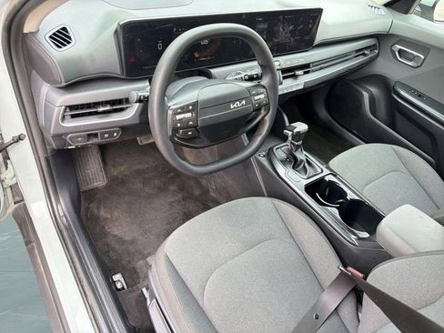 Used 2025 Kia K4 LXS image 10