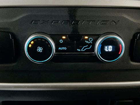 Used 2024 Ford Expedition Max XLT image 18