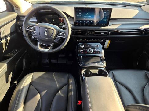 Certified 2022 Lincoln Nautilus AWD w/ Premium Package image 18