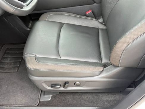 Used 2025 Nissan Pathfinder SL AWD/4WD image 23