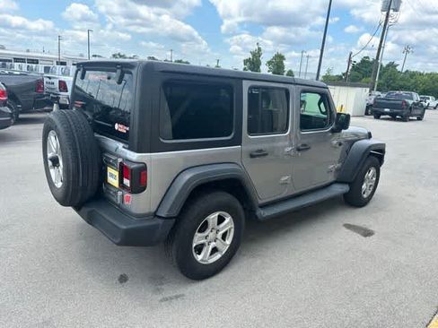 Used 2018 Jeep Wrangler Unlimited Sport S AWD/4WD image 17
