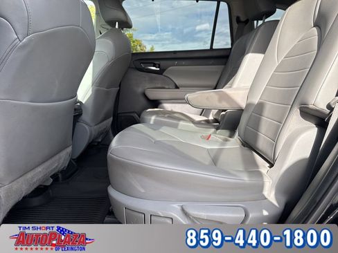 Used 2021 Toyota Highlander XLE image 46