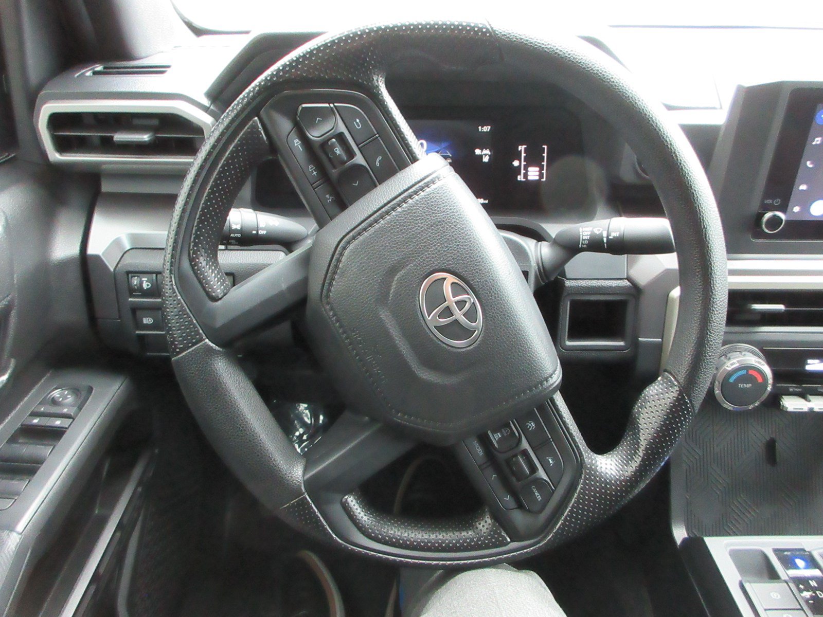 Used 2025 Toyota Tacoma SR5 AWD/4WD image 35