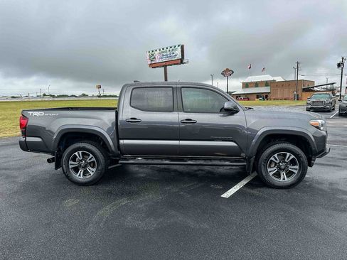 Used 2019 Toyota Tacoma TRD Sport RWD image 5