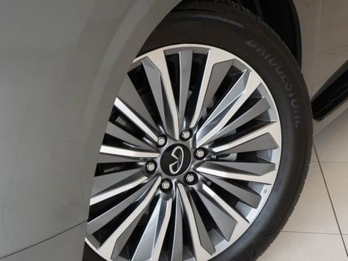 Used 2025 INFINITI QX80 Sensory AWD/4WD image 2