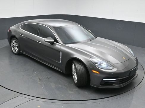 Used 2018 Porsche Panamera 4S Executive image 43
