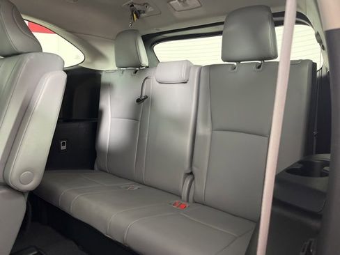 Certified 2022 Toyota Highlander XLE image 16