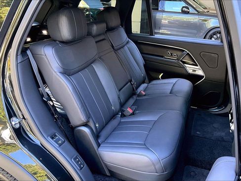 New 2026 Land Rover Range Rover Long Wheelbase SE AWD/4WD image 9