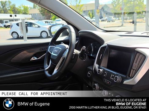 Used 2024 GMC Terrain SLT AWD/4WD image 12