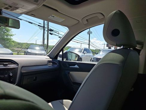Used 2019 Volkswagen Tiguan SE w/ Panoramic Sunroof Package FWD image 11