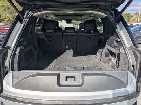 Used 2023 Land Rover Range Rover Long Wheelbase SE image 13