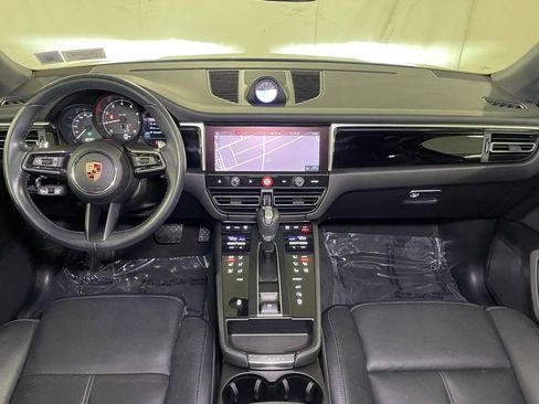 Certified 2024 Porsche Macan AWD/4WD image 26