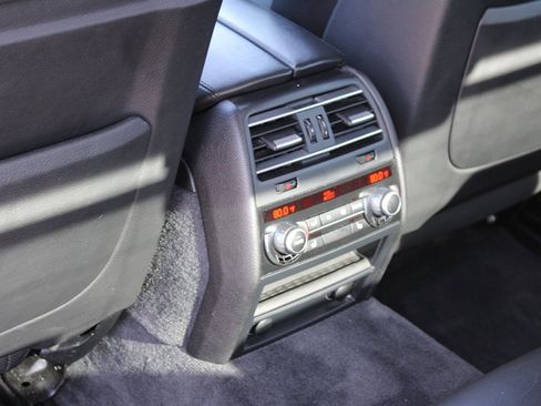 Used 2011 BMW 750i xDrive image 21