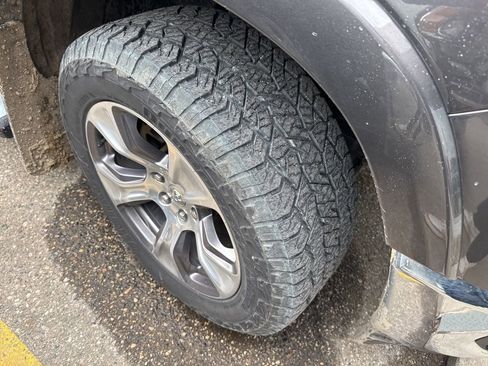 Used 2019 RAM 1500 Laramie image 3