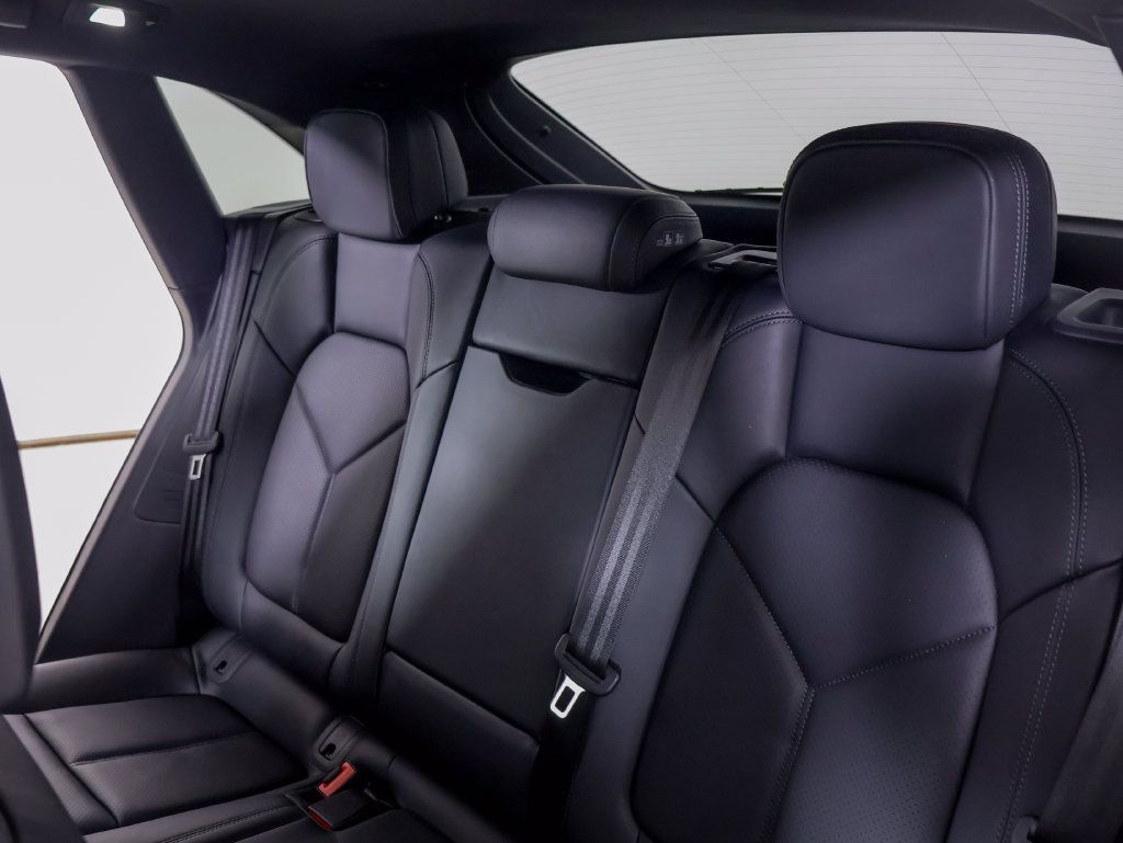 Certified 2026 Porsche Macan S AWD/4WD image 11