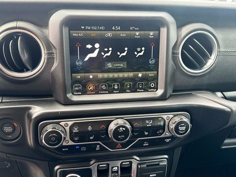 Used 2023 Jeep Wrangler Unlimited Sahara w/ Cold Weather Group AWD/4WD image 17